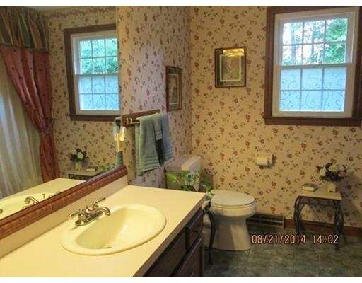 46 Nutmeg Cir, Chicopee, MA 01020 photo 17