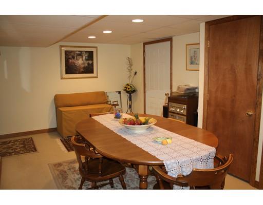 20 Greentree Cir, Springfield, MA 01118 photo 11