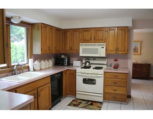 20 Greentree Cir, Springfield, MA 01118 photo 4