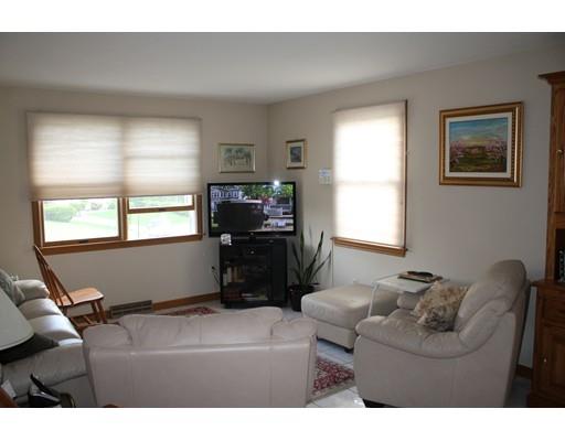20 Greentree Cir, Springfield, MA 01118 photo 3