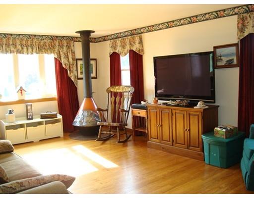 119 Garnet St, Springfield, MA 01129 photo 3