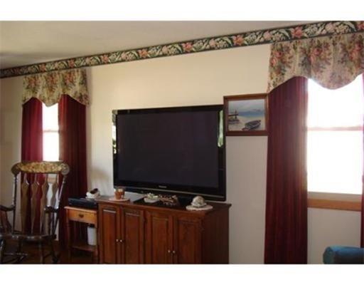 119 Garnet St, Springfield, MA 01129 photo 4