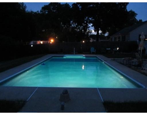 15 Kenway Dr, Springfield, MA 01104 photo 2