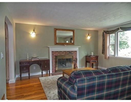 4 Edgemont Ave, Reading, MA 01867 photo 4