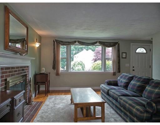 4 Edgemont Ave, Reading, MA 01867 photo 5