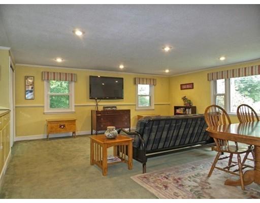 4 Edgemont Ave, Reading, MA 01867 photo 9