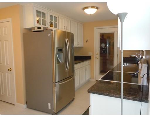 272 Hartwick St, Springfield, MA 01108 photo 7