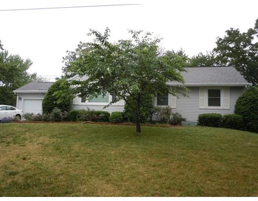 272 Hartwick St, Springfield, MA 01108 photo 3
