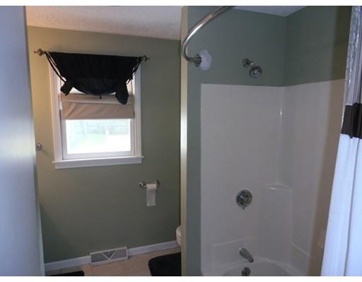 33 Groton St, Springfield, MA 01129 photo 10