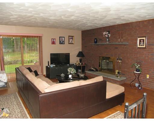 727 Mohawk Dr, Fall River, MA 02722 photo 4