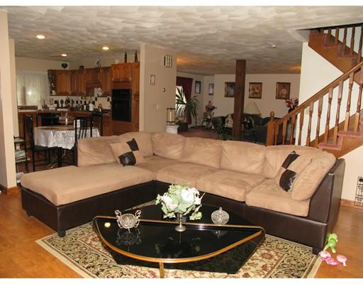 727 Mohawk Dr, Fall River, MA 02722 photo 3