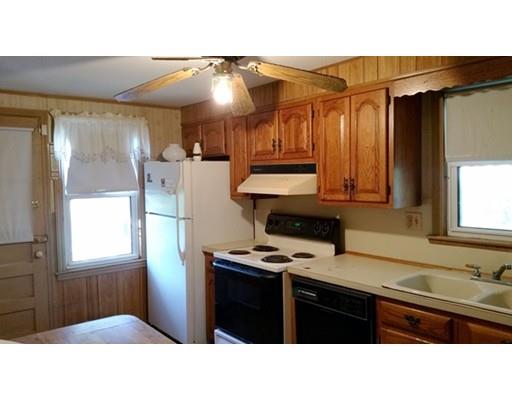 51 Pemaquid St, Springfield, MA 01151 photo 9