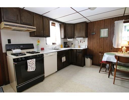 17 Pearson St, Saugus, MA 01906 photo 3