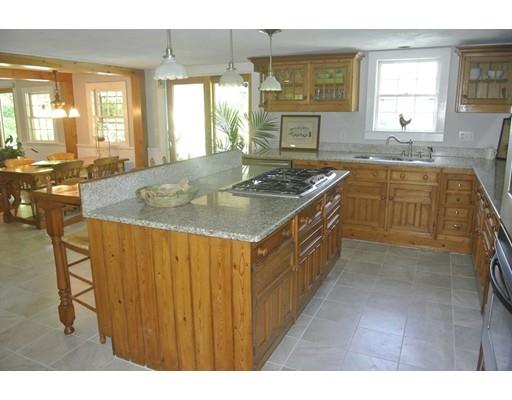 348 North St, Medfield, MA 02052 photo 5