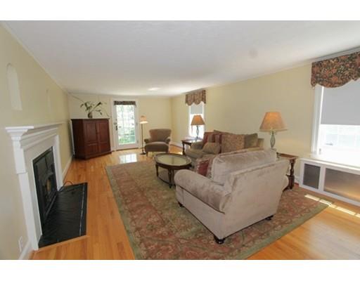 686 Salisbury St, Worcester, MA 01609 photo 2