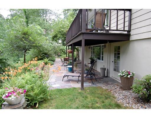 184 Pondview Dr, Springfield, MA 01118 photo 6