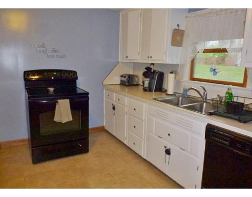 34 Exeter St, West Springfield, MA 01089 photo 6