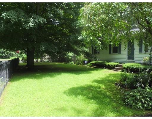 21 Ramblewood Dr, Springfield, MA 01118 photo 3