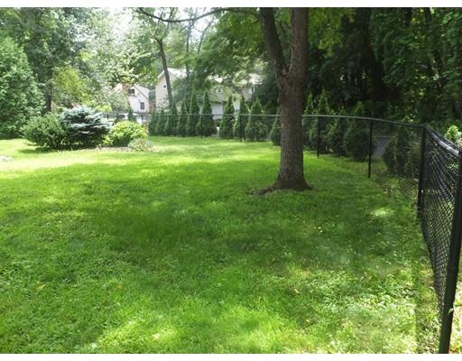 21 Ramblewood Dr, Springfield, MA 01118 photo 5