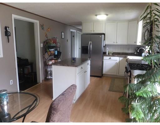 21 Ramblewood Dr, Springfield, MA 01118 photo 9