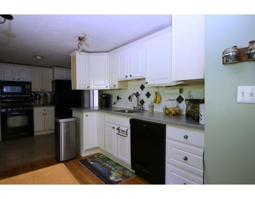 22 Joseph St, Saugus, MA 01906 photo 3