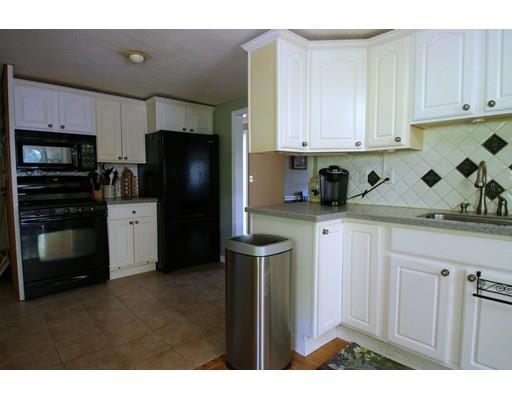 22 Joseph St, Saugus, MA 01906 photo 5