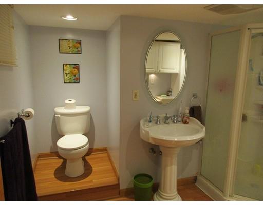 8 Lanark St, Worcester, MA 01603 photo 12