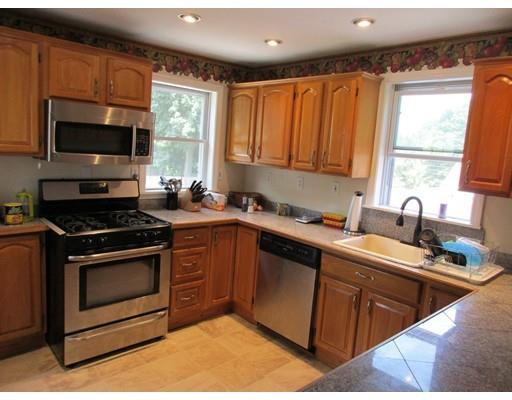 8 Lanark St, Worcester, MA 01603 photo 4