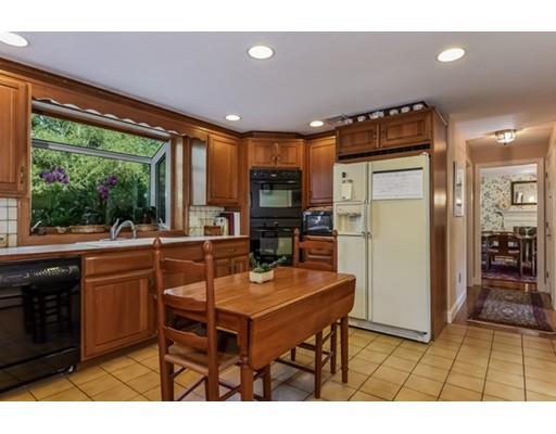 4 Brooks Cir, Beverly, MA 01915 photo 5