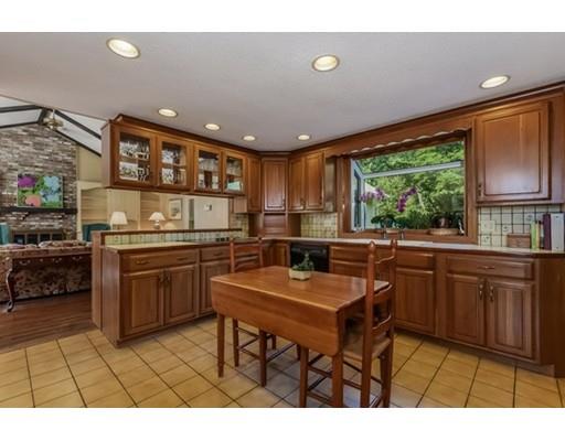 4 Brooks Cir, Beverly, MA 01915 photo 8