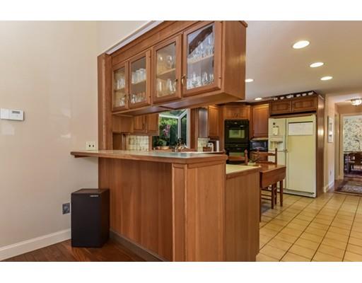 4 Brooks Cir, Beverly, MA 01915 photo 6
