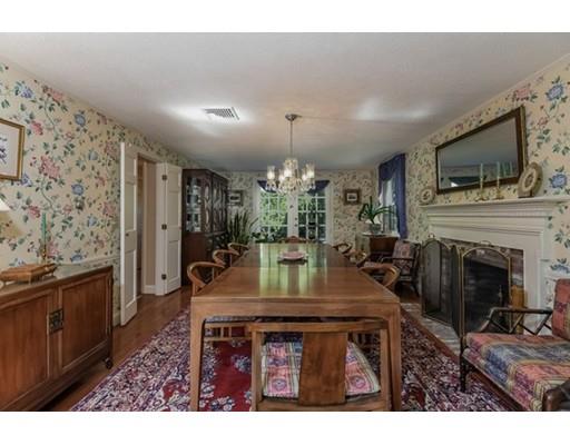 4 Brooks Cir, Beverly, MA 01915 photo 3