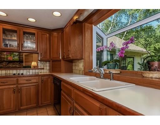 4 Brooks Cir, Beverly, MA 01915 photo 7