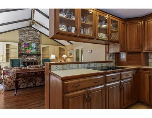 4 Brooks Cir, Beverly, MA 01915 photo 9
