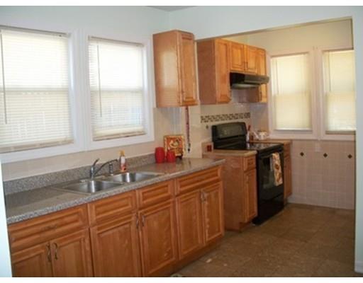 89 Shamrock St, Springfield, MA 01108 photo 2