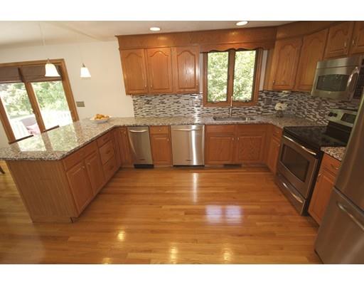 29 Davis Ln, Reading, MA 01867 photo 4