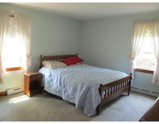 75 Quartus St, Chicopee, MA 01013 photo 8