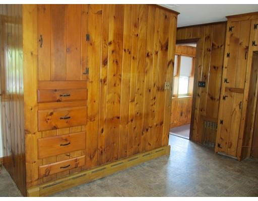 75 Quartus St, Chicopee, MA 01013 photo 6