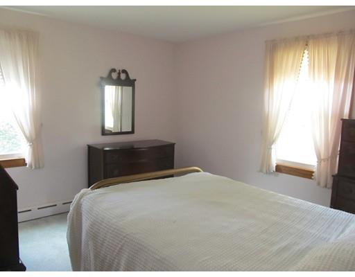75 Quartus St, Chicopee, MA 01013 photo 9