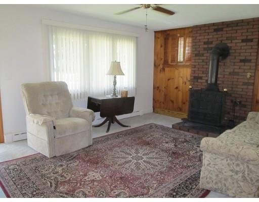 75 Quartus St, Chicopee, MA 01013 photo 7