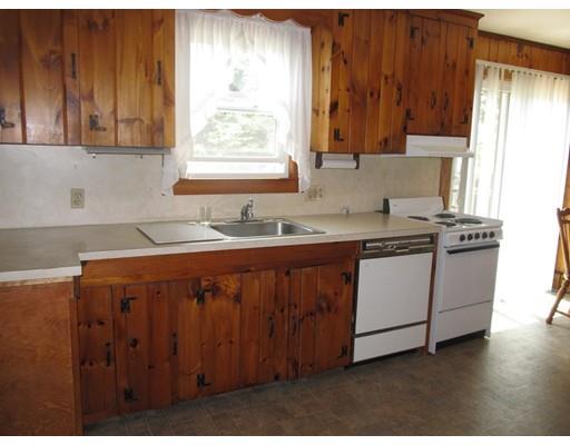 75 Quartus St, Chicopee, MA 01013 photo 4