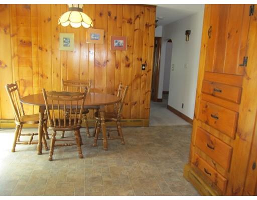 75 Quartus St, Chicopee, MA 01013 photo 5