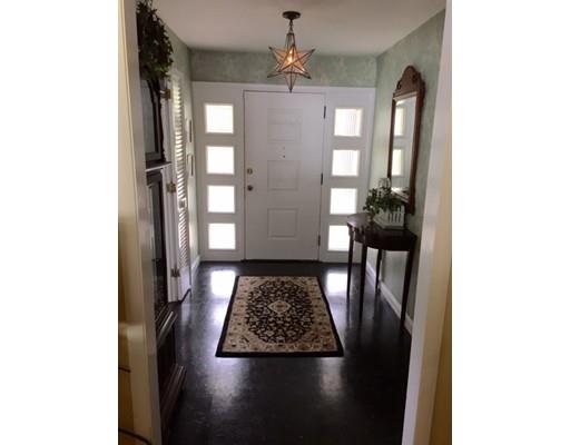 10 Ridgeway Cir, Springfield, MA 01118 photo 2