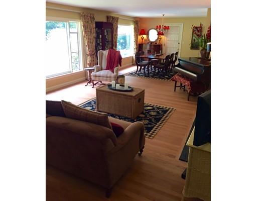 10 Ridgeway Cir, Springfield, MA 01118 photo 4