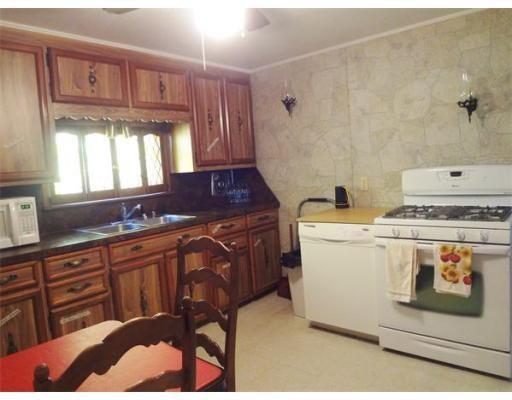 86 Merida St, Springfield, MA 01104 photo 3
