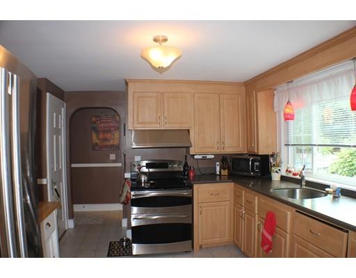 8 Hampton Rd, Stoneham, MA 02180 photo 4