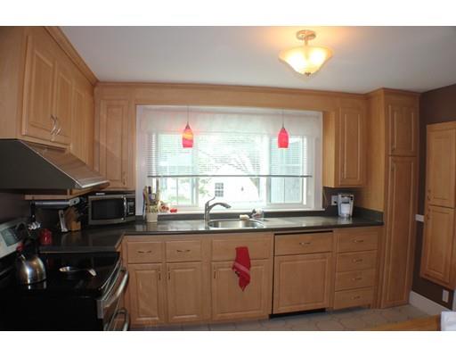 8 Hampton Rd, Stoneham, MA 02180 photo 3