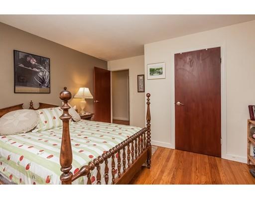 730 Plumtree Rd, Springfield, MA 01118 photo 14