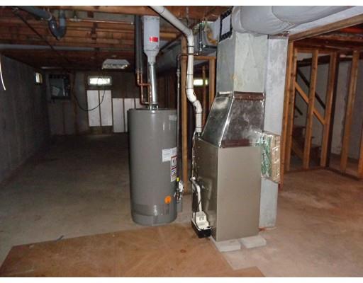 111 Leatherleaf Dr, Springfield, MA 01109 photo 9