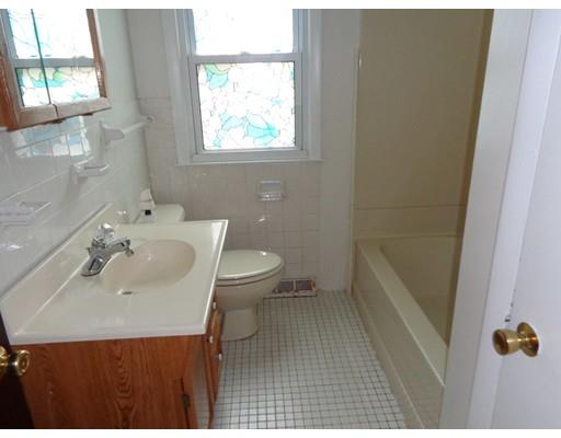 111 Leatherleaf Dr, Springfield, MA 01109 photo 4